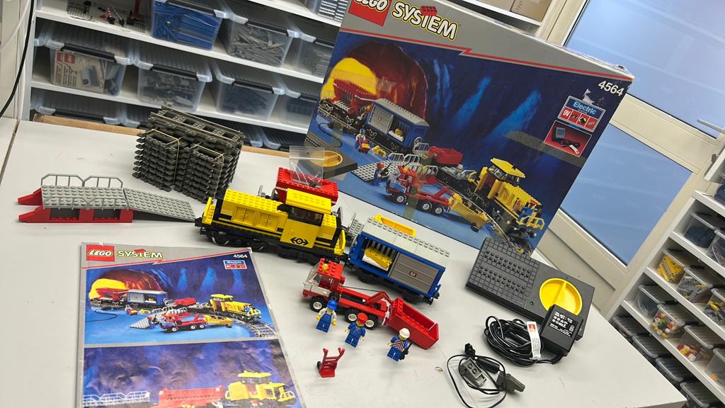 SB2924 Lego trein 4564 9v compleet + doos + boekje, Kinderen en Baby's, Ophalen of Verzenden, Zo goed als nieuw
