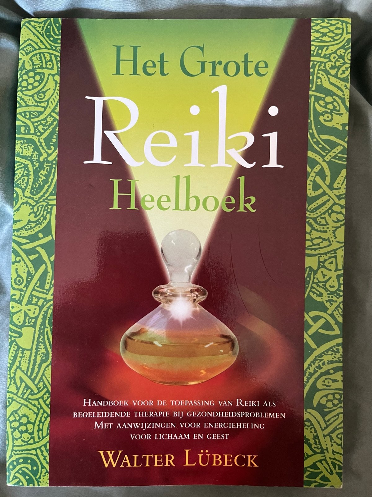 Het Grote Reiki Heelboek - Handboek voor Energieheling, Boeken, Spiritualiteit algemeen, Ophalen of Verzenden, Zo goed als nieuw