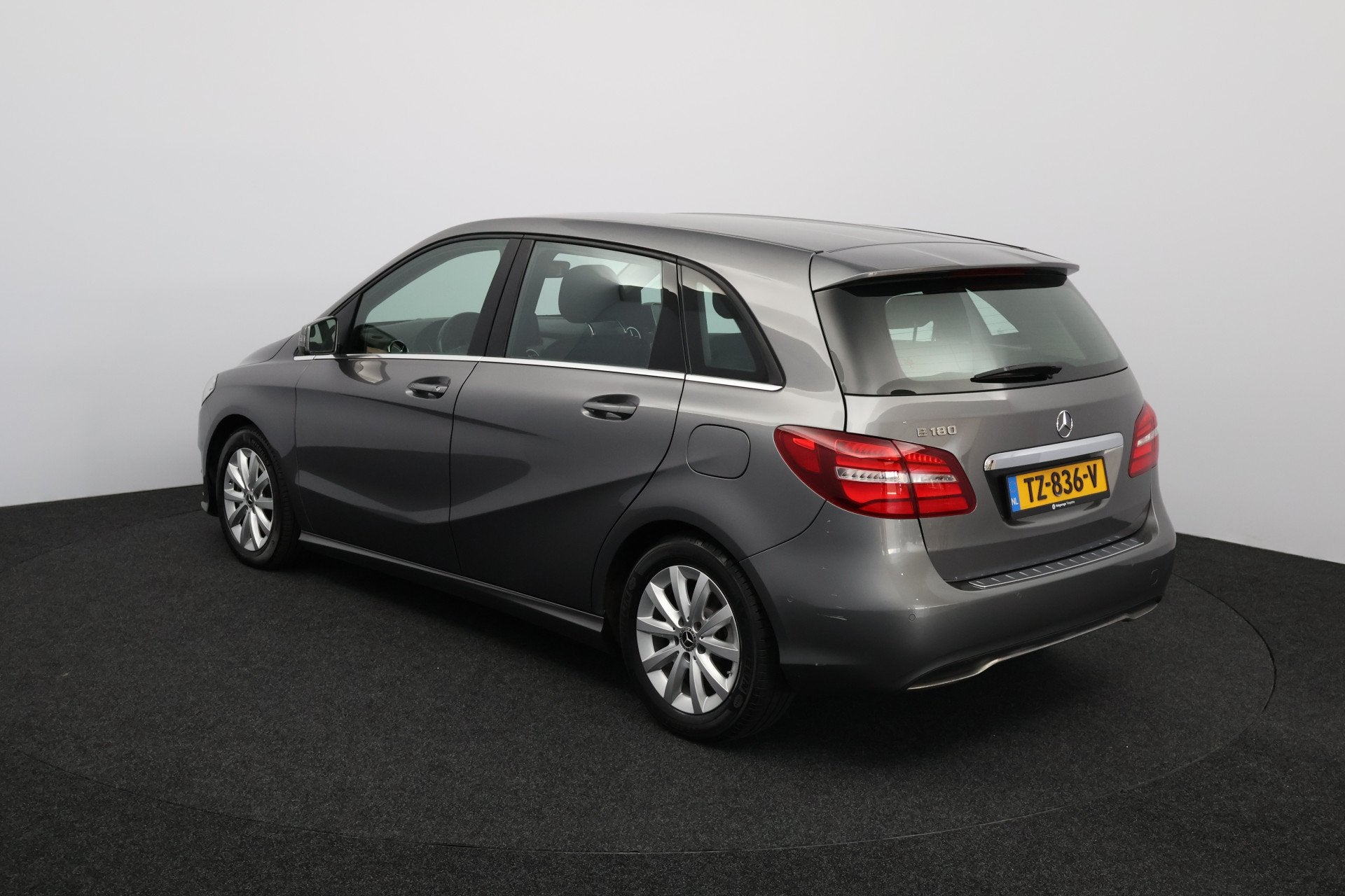 Mercedes-Benz B-Klasse 180 Ambition/ 16'' LMV/ LED Koplampen, Auto's, Gebruikt, 4 cilinders, 122 pk, Zilver of Grijs