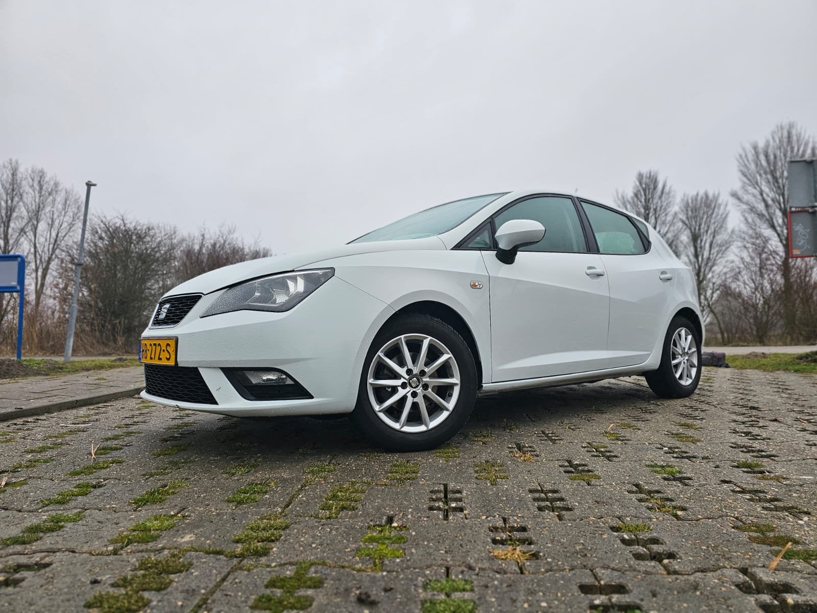 Seat Ibiza 1.0 TSI 70KW 5DRS 2015 Wit, Auto's, Voorwielaandrijving, 40 €/maand, 995 kg, Origineel Nederlands