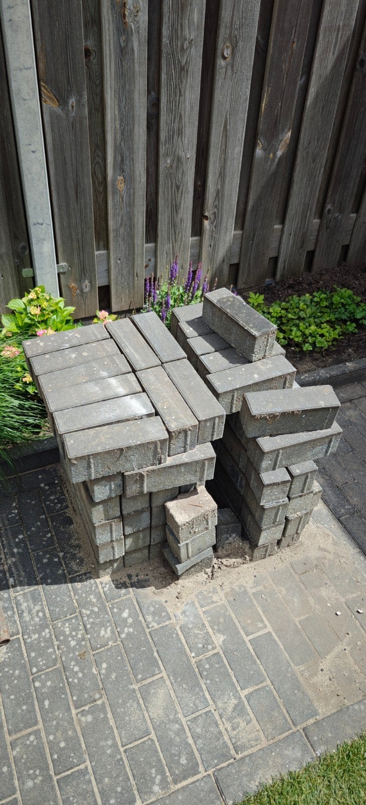 Gebruikte betonnen klinkers, Tuin en Terras, Ophalen, Gebruikt, Klinkers, Minder dan 5 m²