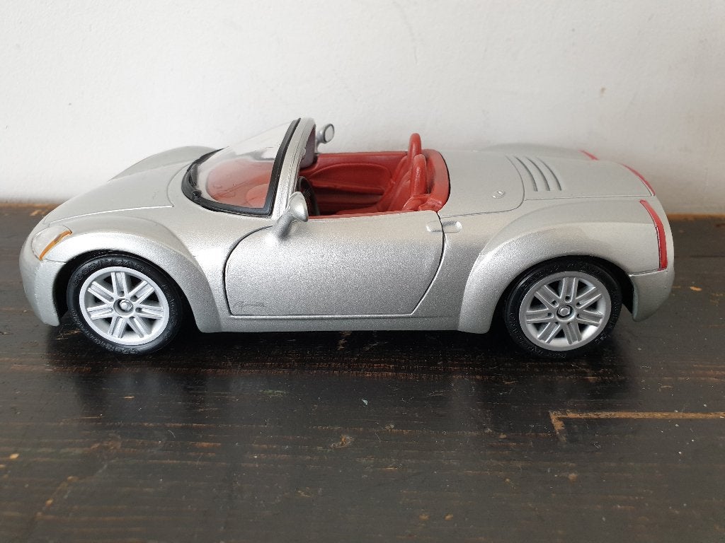 Maisto. Plymouth Pronto Spyder, 1:24, Hobby en Vrije tijd, Modelauto's | 1:24, Ophalen of Verzenden, Zo goed als nieuw, Auto, Maisto