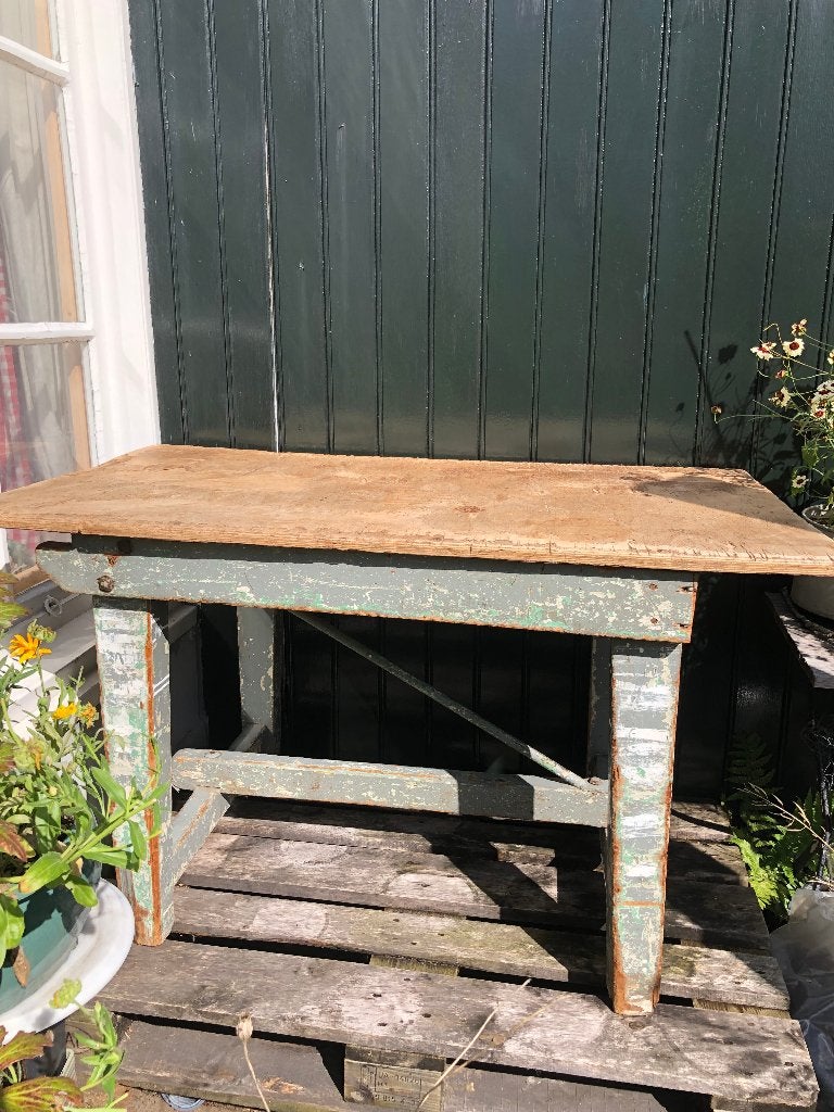 Foto 3 van Vintage tafel / werkbank