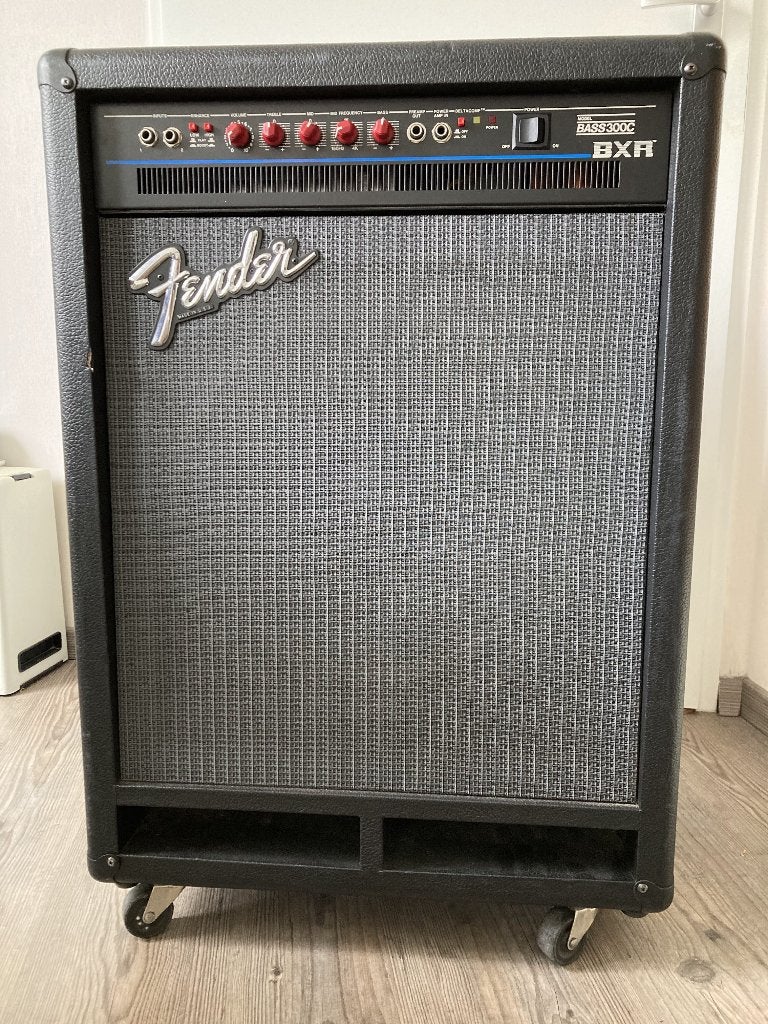 Fender bascombo BXR 300C, Ophalen of Verzenden, Gebruikt, Basgitaar, 100 watt of meer