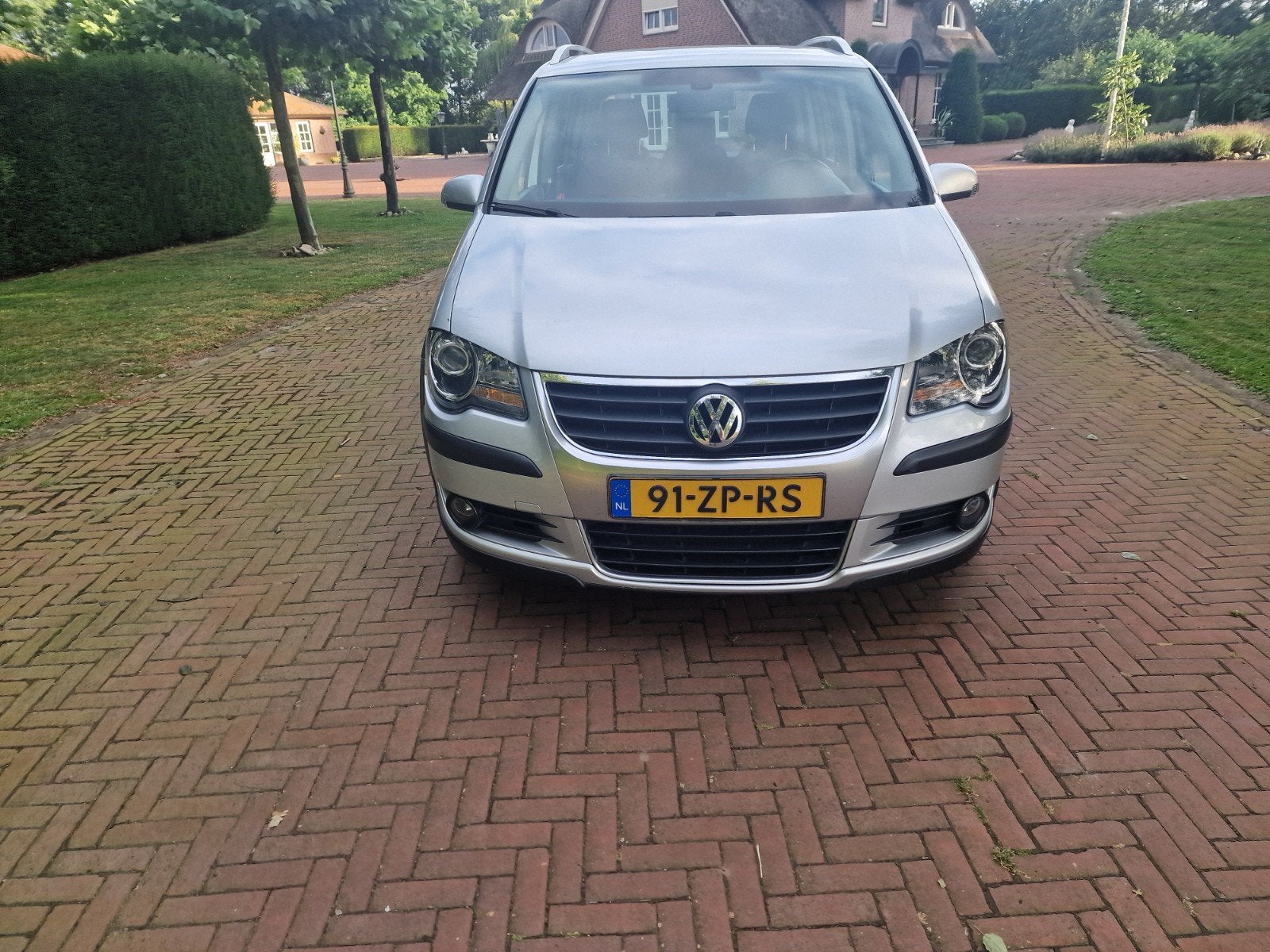 Volkswagen Touran 1.6 75KW Cross 2008 Grijs, Auto's, Volkswagen, Voorwielaandrijving, Euro 6, 4 cilinders, Handgeschakeld
