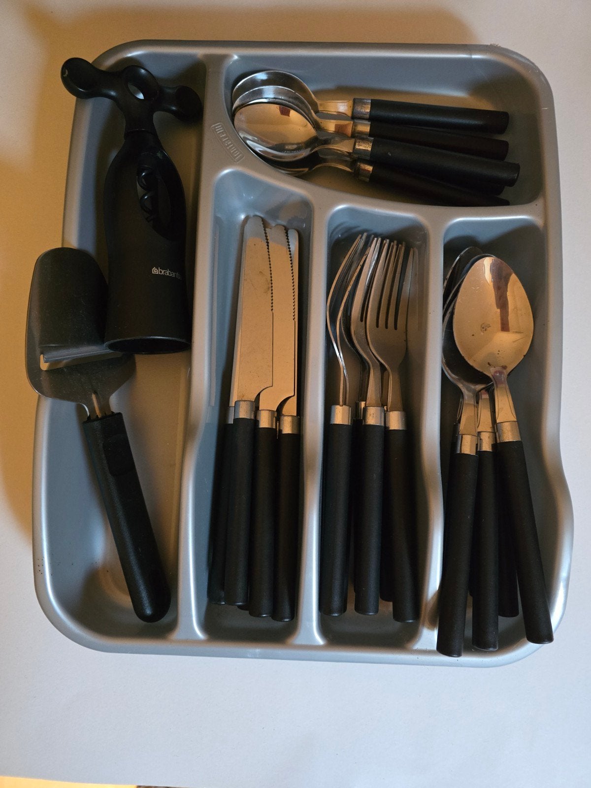 Bestekset met kurkentrekker en kaasschaaf, Brabantia, Bestekset, Ophalen of Verzenden, Zo goed als nieuw