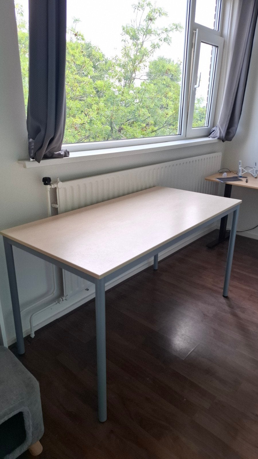 Eromes bureau (140x70 cm) met stevig metalen onderstel, Ophalen, Overige typen, Gebruikt, Hout