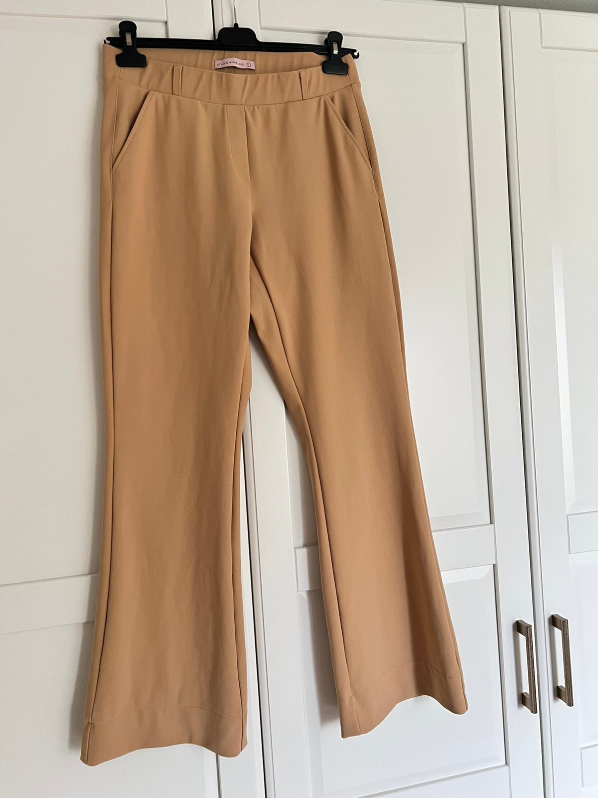 Studio anneloes flair bonded broek L dark sahara travelstof, Kort, Beige, Maat 42/44 (L), Ophalen of Verzenden