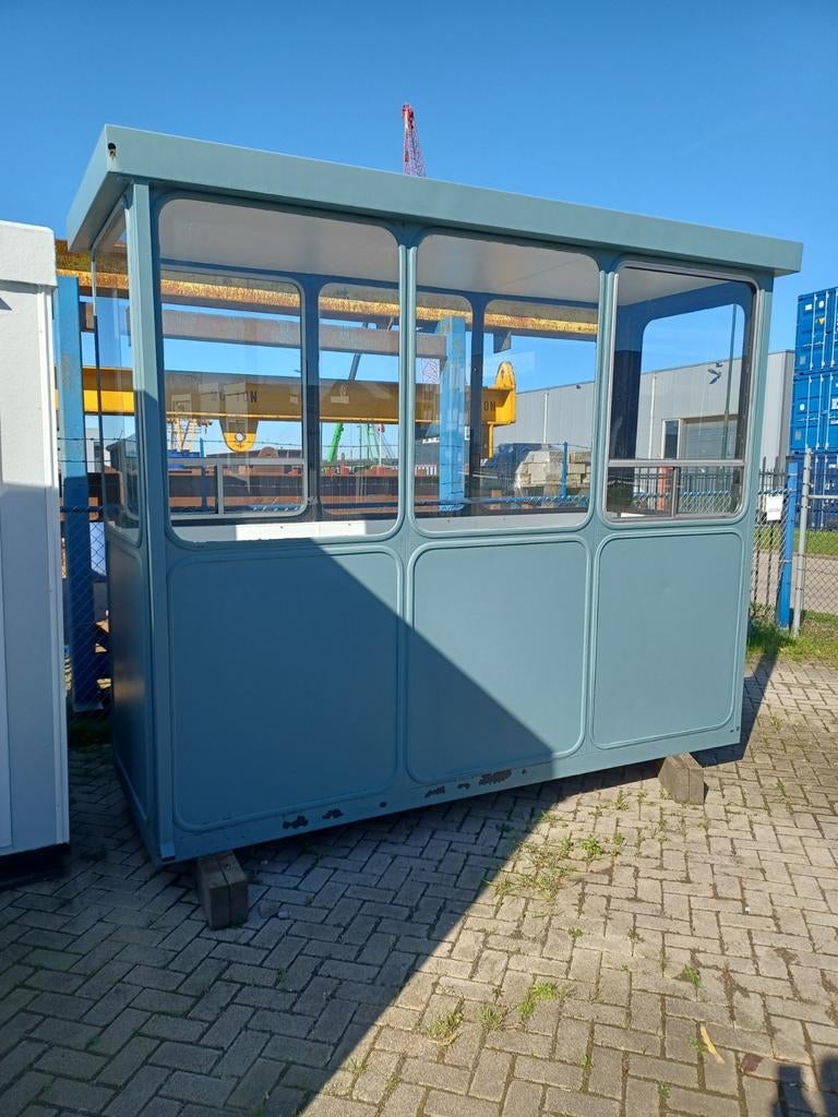 Robuuste stalen portiersloge met veel ramen, Zakelijke goederen, Machines en Bouw | Keten en Containers, Ophalen