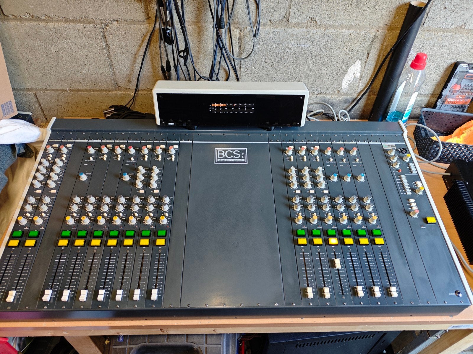 dateq BCS 100 Broadcast Console Mengpaneel. inruil mogelijk, Ophalen of Verzenden, Gebruikt, 10 tot 20 kanalen, Microfooningang