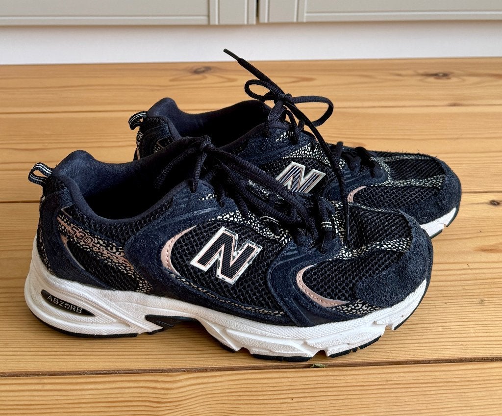 New Balance 530 Sneakers - Zwart suede - Maat 39,5, Zwart, New Balance, Ophalen of Verzenden, Sneakers of Gympen