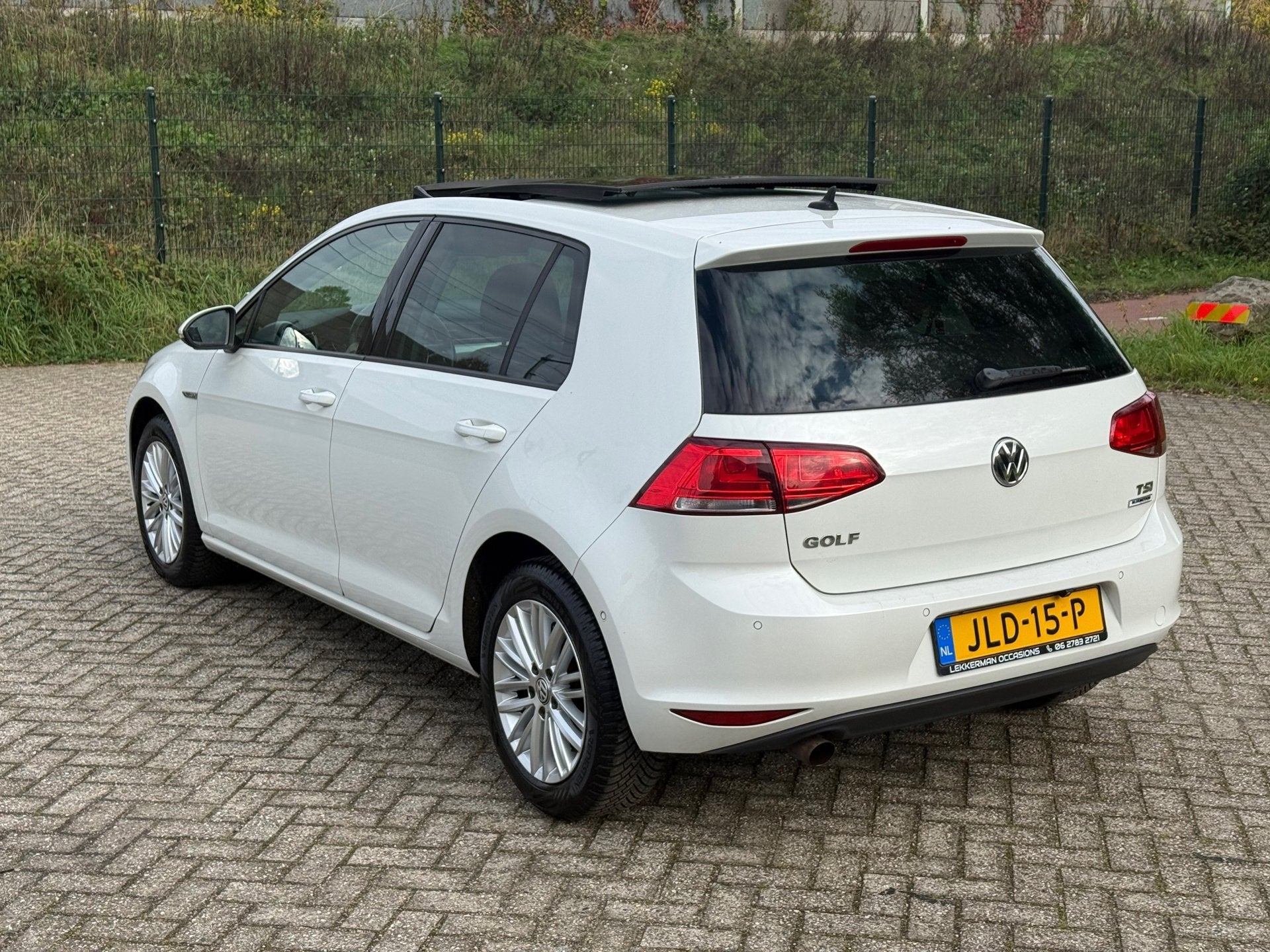 Volkswagen GOLF 1.2 TSI 6BAK I CARPLAY I PANO I VOLL ONDH I, Auto's, Voorwielaandrijving, Gebruikt, Euro 6, 4 cilinders