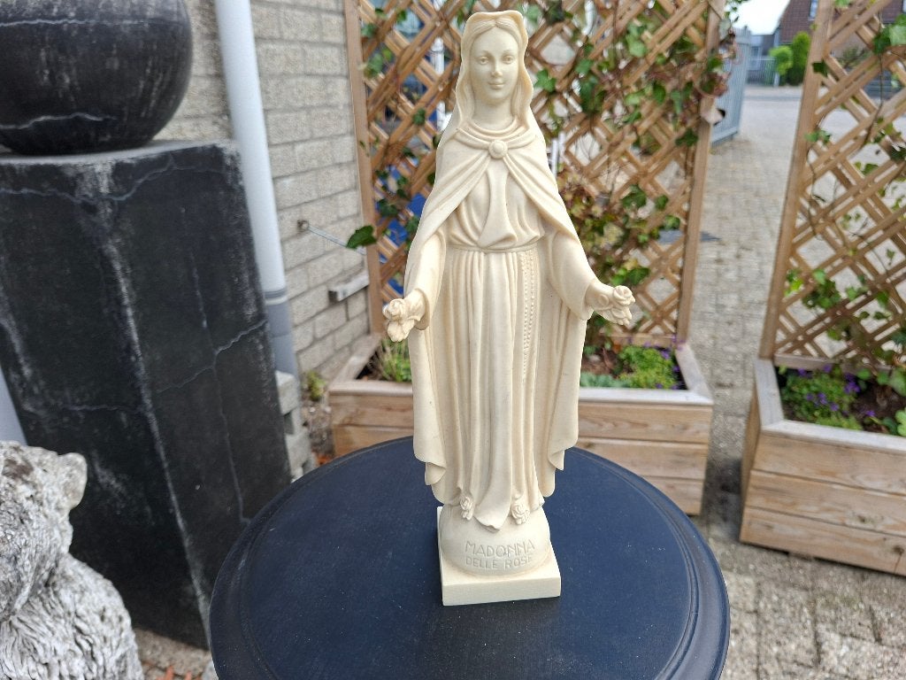 antiek madonna maria beeld met roosjes in haar handen, Ophalen of Verzenden