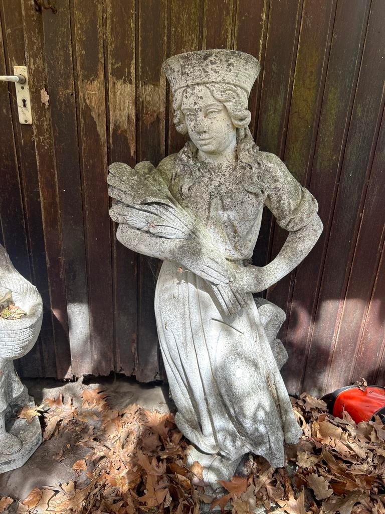 Vintage stenen tuinfontein beeld van vrouw met korenschoof, Tuin en Terras, Ophalen, Gebruikt, Steen, Mensenbeeld