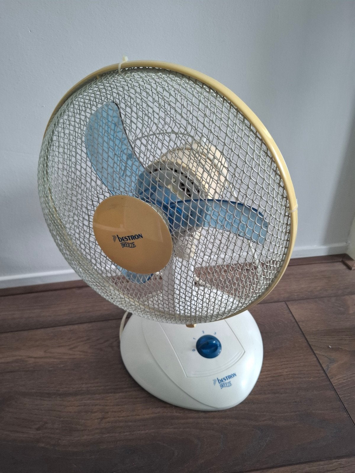 Bestron Tafelventilator - Werkt perfect, wel verkleurd, Ophalen