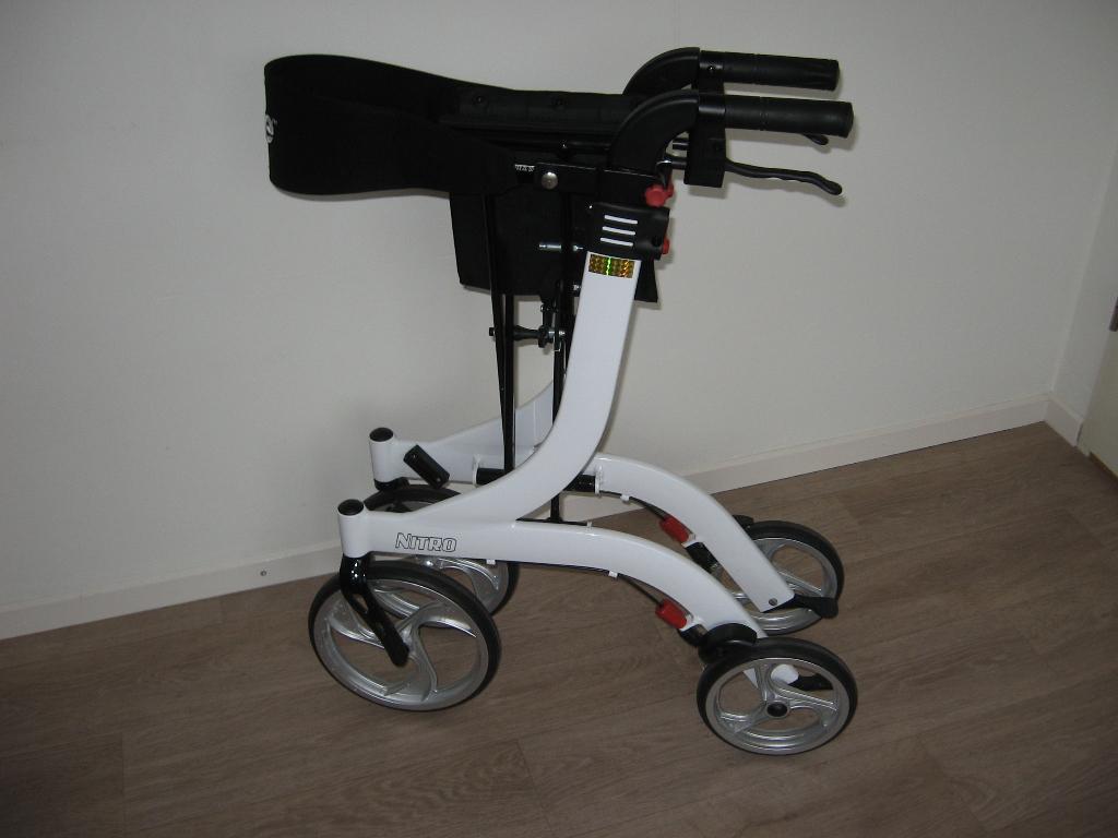 Rollator lichtgewicht Drive Nitro wit M, Ophalen, Opvouwbaar, Nieuw
