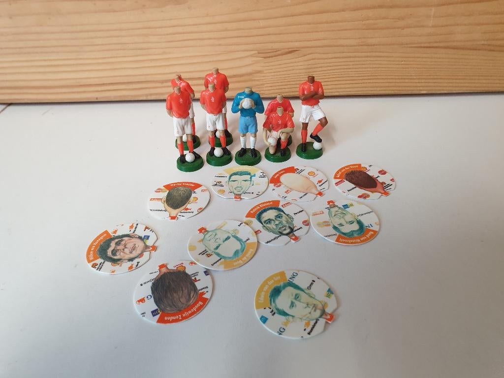 8 Voetbalpoppetjes met 10 koppen - Blokker, Verzamelen, Overige supermarkten, Ophalen of Verzenden
