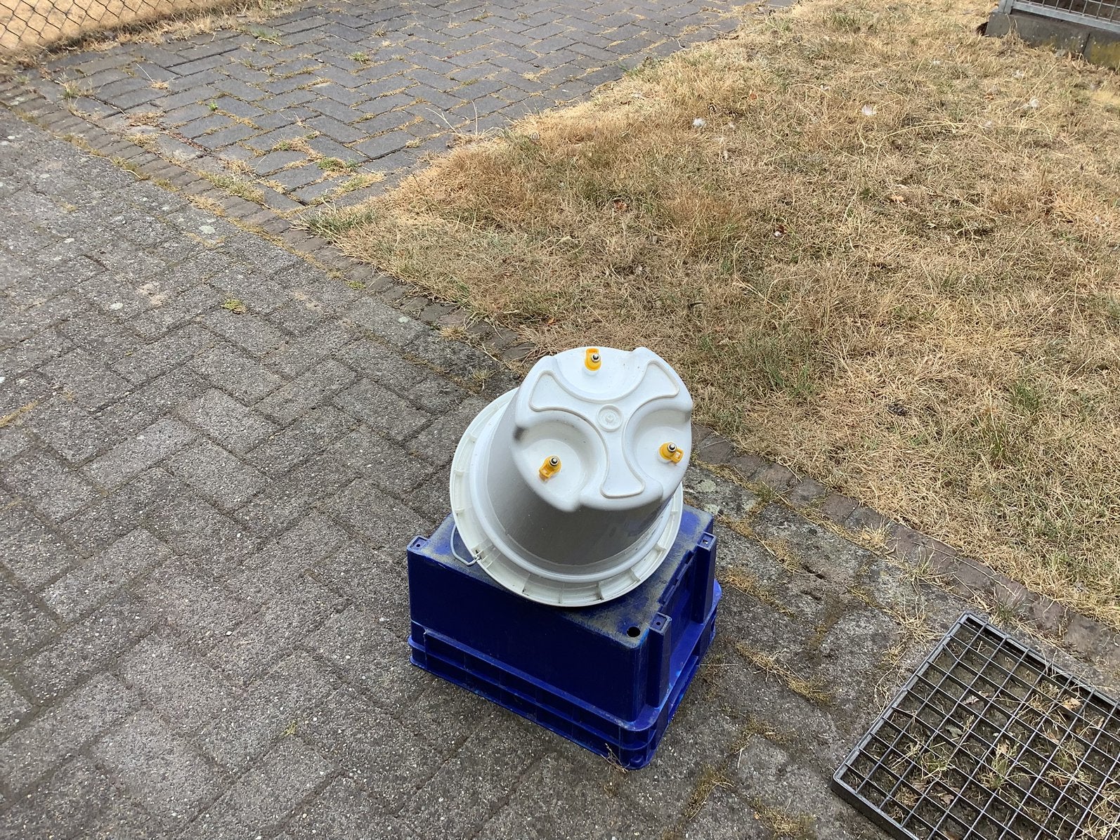 Te koop drinkemmer, Dieren en Toebehoren, Ophalen, Zo goed als nieuw, Drinken en Voederen