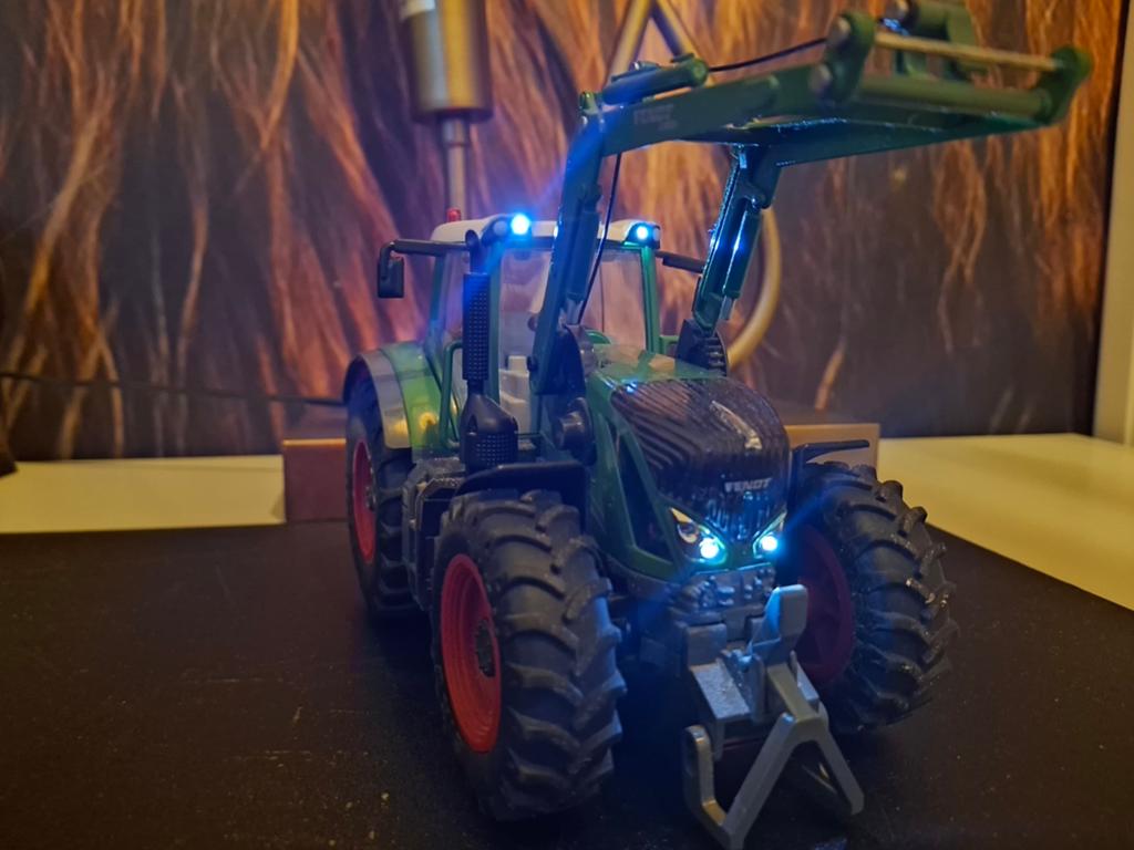 Siku Fendt tractor met afstandsbediening en verlichting, Hobby en Vrije tijd, Elektro, Auto offroad, Ophalen of Verzenden, Zo goed als nieuw