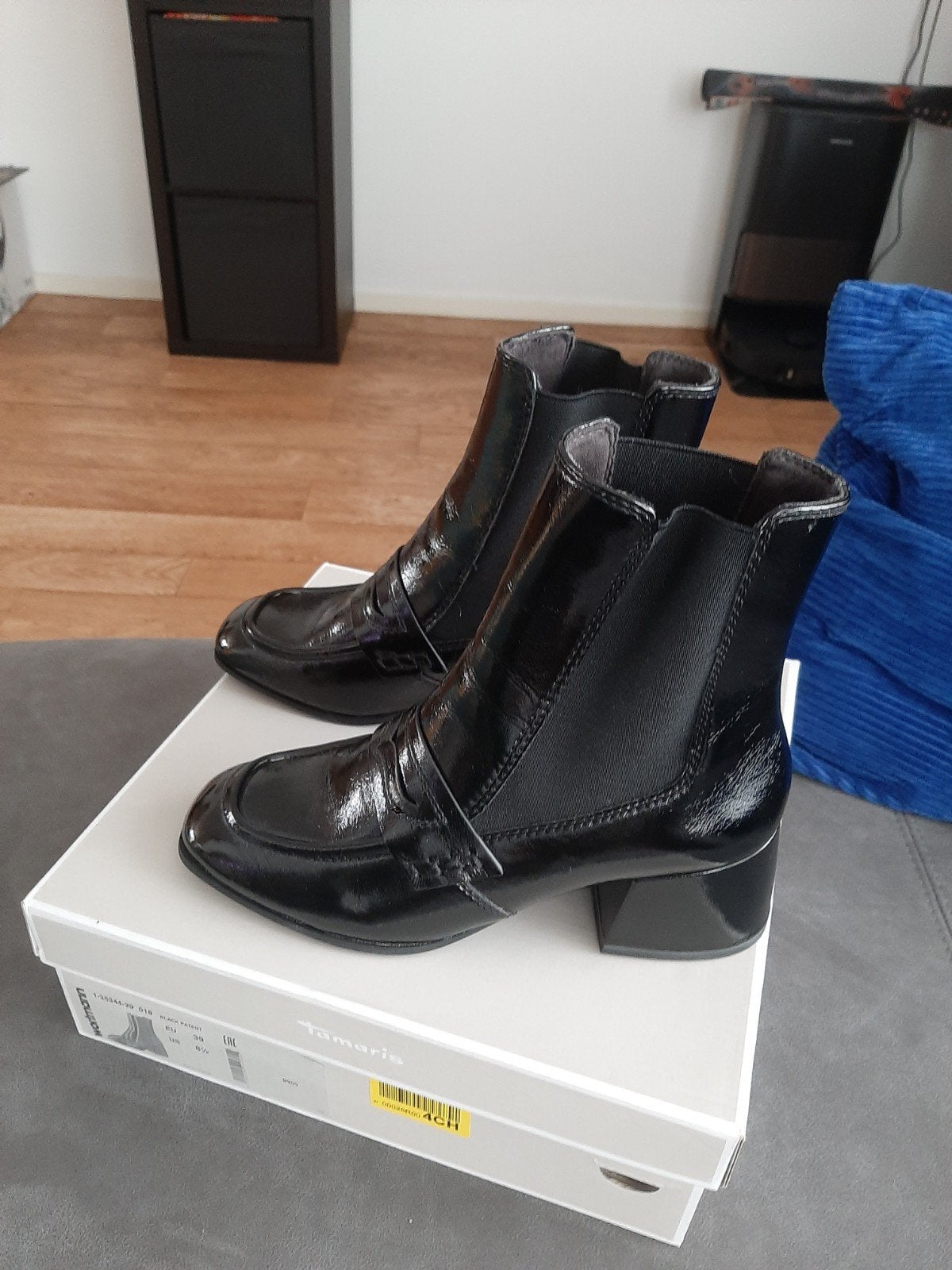 Tamaris zwarte lakleren enkellaarsjes, maat 39, Zwart, Lage of Enkellaarzen, Nieuw, Ophalen