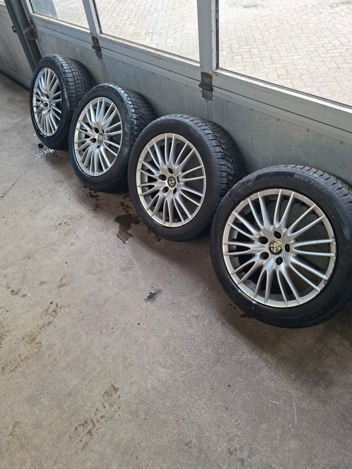 Alfa Romeo 17 inch velgen met Viking winterbanden, Ophalen, Gebruikt, Viking (banden), Alfa Romeo (velgen), Banden en Velgen