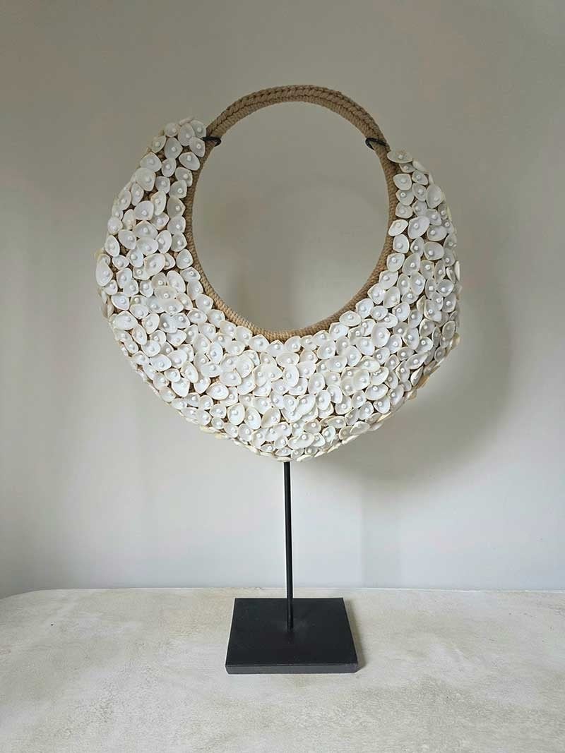 Schelpenketting putih op standaard 1 uit Bali, Ophalen of Verzenden, Tropical home, 6951nk, Nieuw