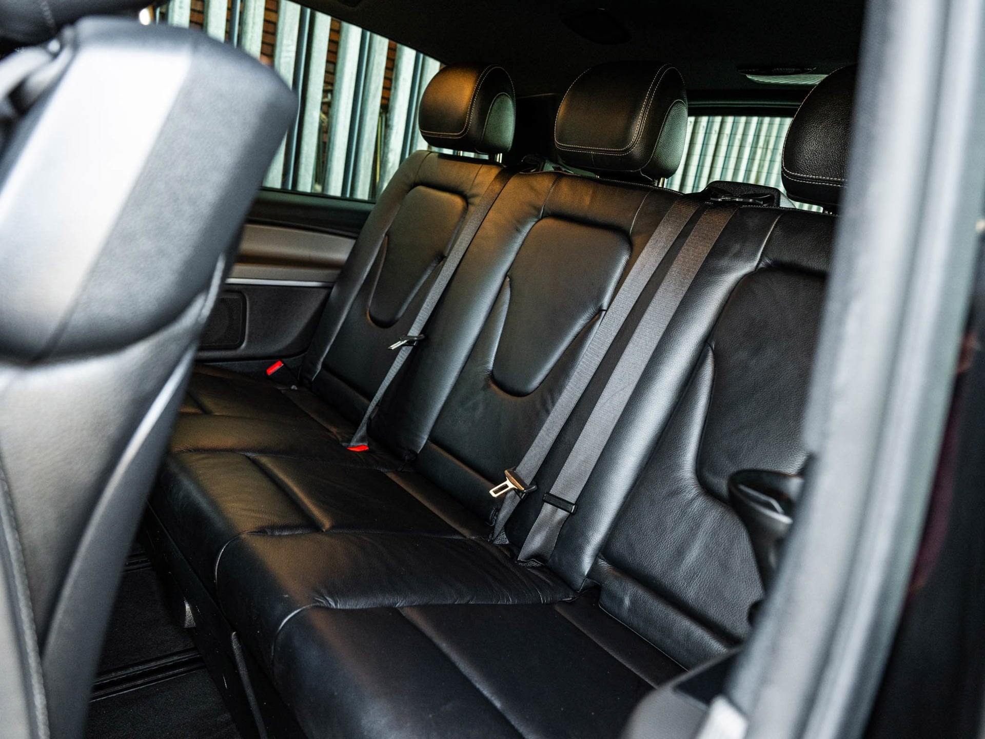 Mercedes-Benz V-klasse 220d AUT. 4-MATIC 7-Pers. |EX BTW/BPM, Auto's, Mercedes-Benz, Automaat, Gebruikt, Zwart, Bedrijf