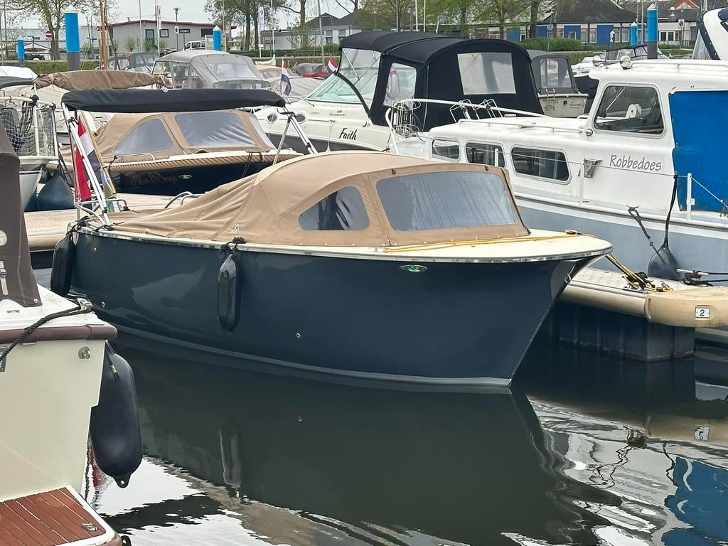 Sloep model Nauta Riviera 24 met zwemplateau en boegschroef, Ophalen, Binnenboordmotor, Diesel, Zo goed als nieuw