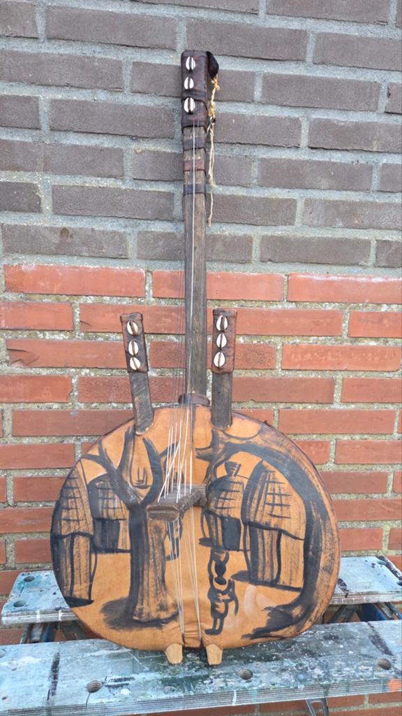 Antieke Afrikaanse muziek instrument Kora, Ophalen of Verzenden, Gebruikt, Solid body, Overige merken
