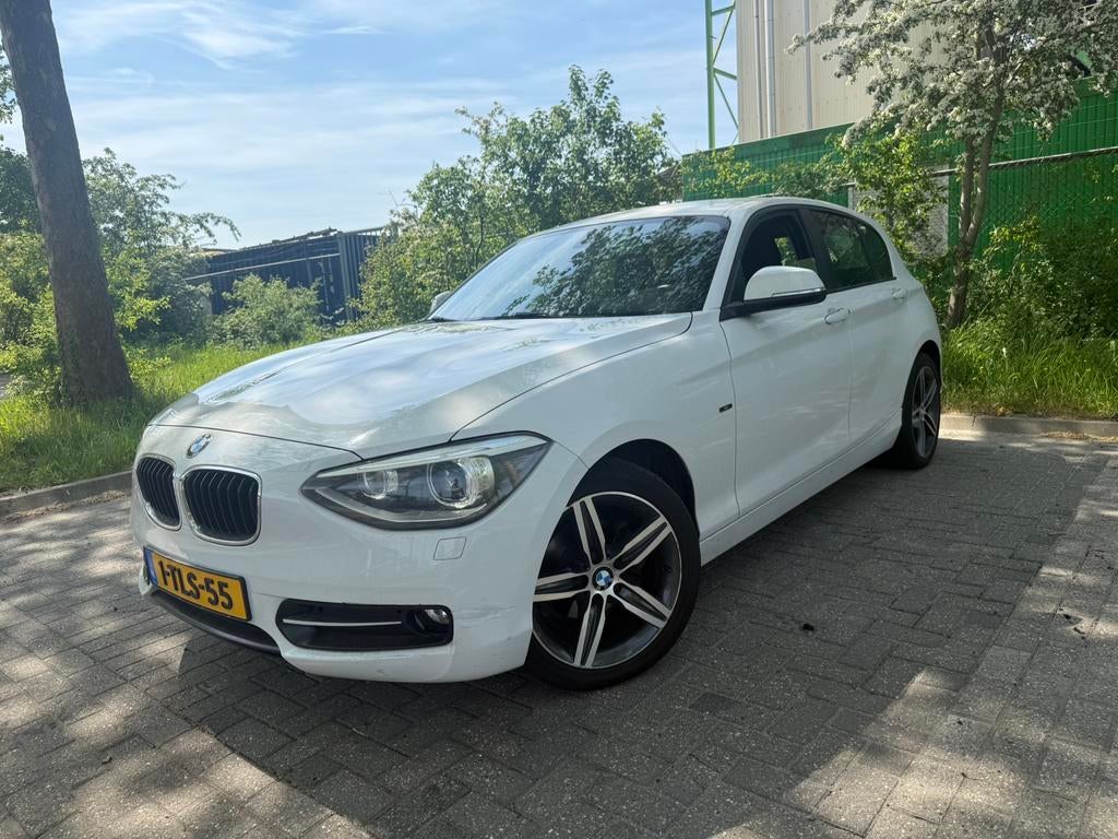 BMW 1-Serie 116i 136PK 5D Aut. 2014/nap, 1295 kg, 4 cilinders, Wit, Origineel Nederlands