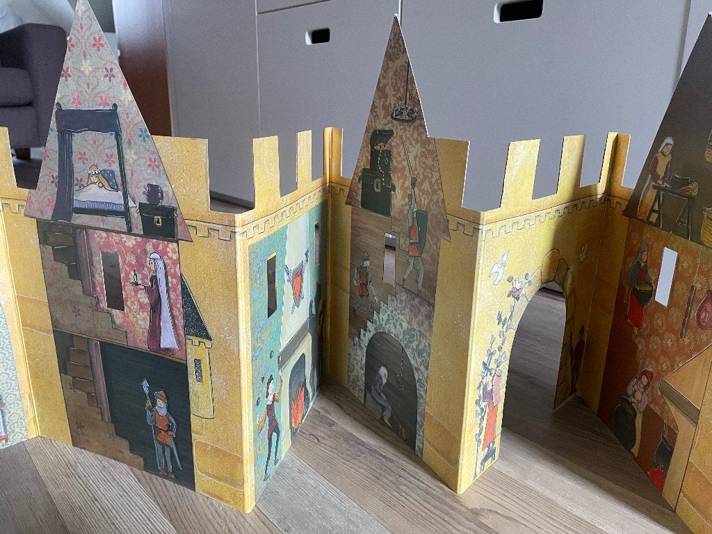 Kartonnen kasteel uitklapbaar, Ophalen, Zo goed als nieuw, Jongen of Meisje