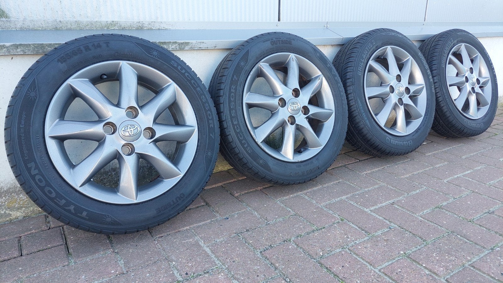 Orig. titanium-kleurige velgen Aygo C1 107 155/65/14 uniek!, 14 inch, Gebruikt, 155 mm, Banden en Velgen