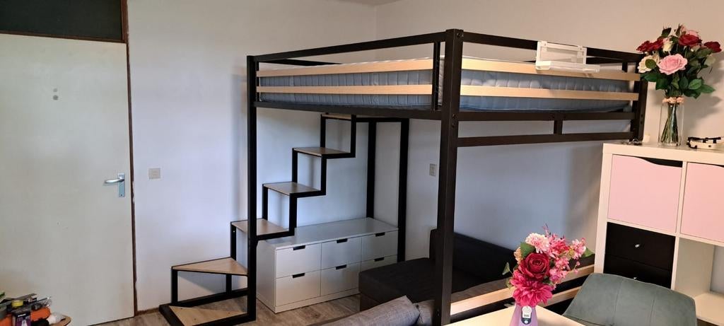 Hoogslaper met trap - Zwart/Hout, Huis en Inrichting, Slaapkamer | Stapelbedden en Hoogslapers, Ophalen, Hoogslaper, 140 cm, Zo goed als nieuw