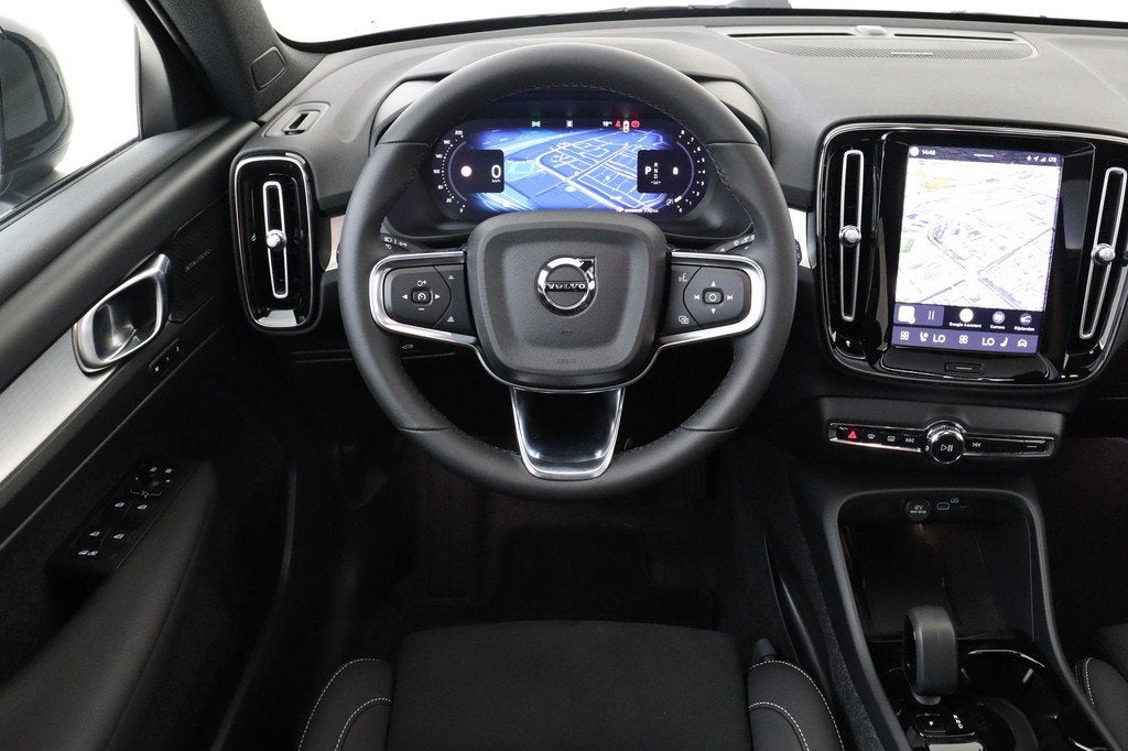 Volvo XC40 B4 (M-HYBRID) PLUS BLACK EDITION -PANO.DAK|HARMAN, Auto's, Volvo, 12 maanden, Euro 6, 4 cilinders, Blauw