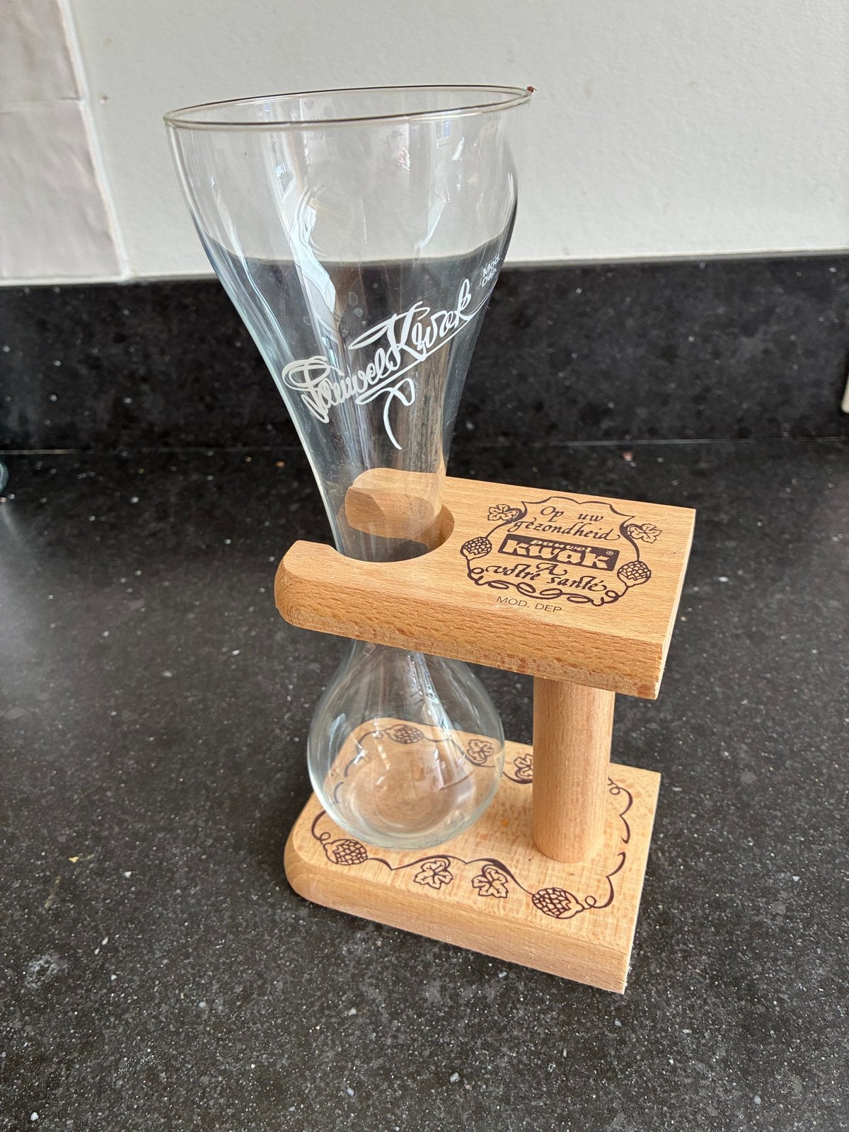 Authentiek Kwak bierglas met houten houder, Ophalen