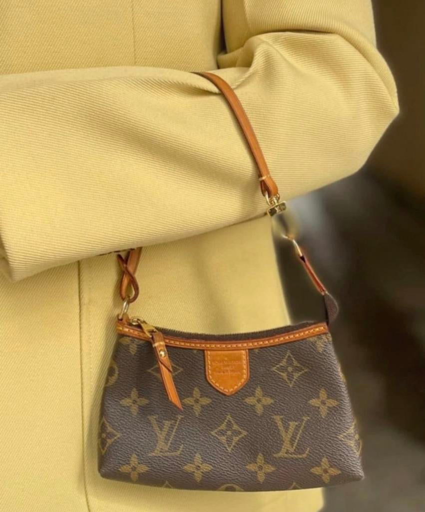 Louis Vuitton Pochette Accessoires – Monogram, Sieraden, Tassen en Uiterlijk, Tassen | Damestassen, Zo goed als nieuw, Schoudertasje