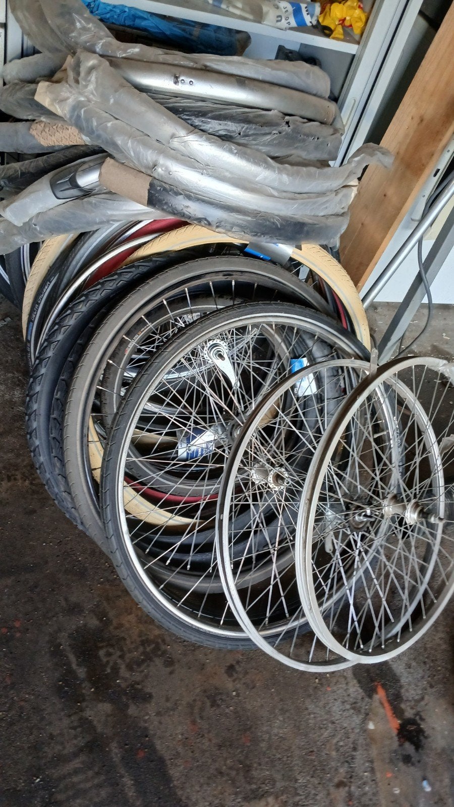 fiets onderdelen: wielen, banden, verlichting, kabels, Ophalen, Gebruikt, Band, Mountainbike