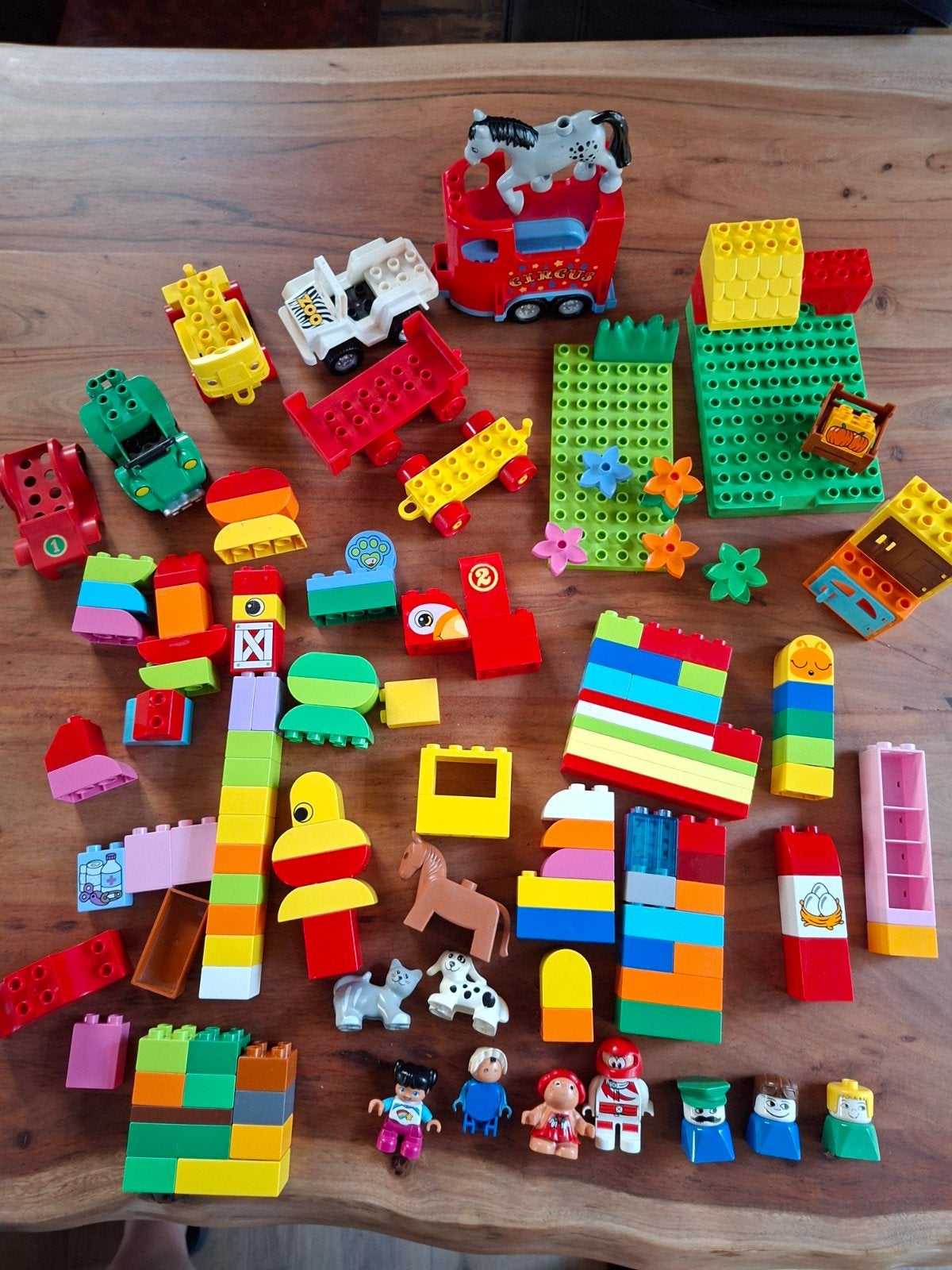 146 dlg lego duplo bouwstenen autos poppetjes grondplaatjes, Kinderen en Baby's, Speelgoed | Duplo en Lego, Ophalen of Verzenden