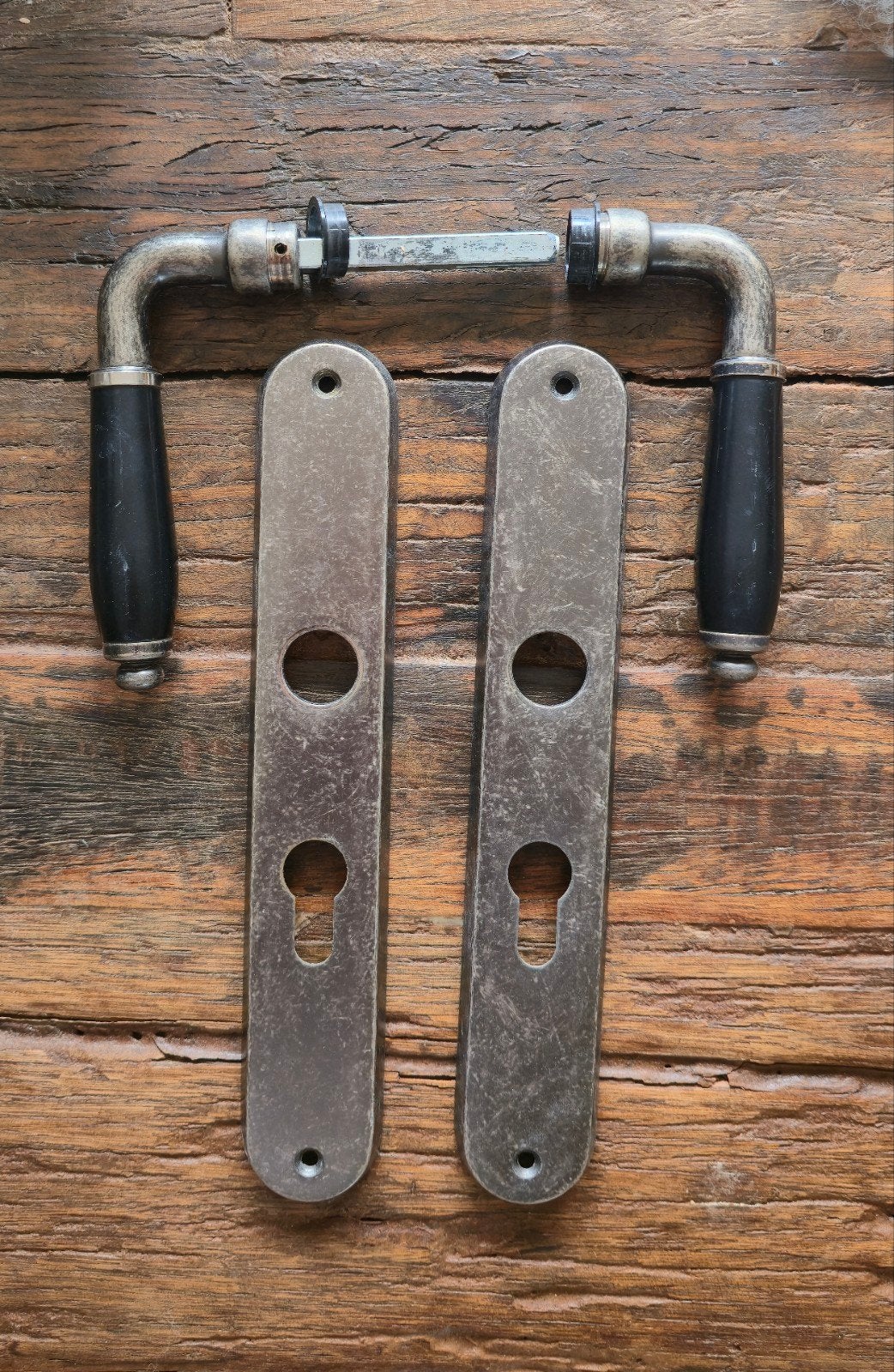 Oude deurklink met Schild - Metaal, Ophalen of Verzenden, Gebruikt, Overige materialen, Klink of Kruk