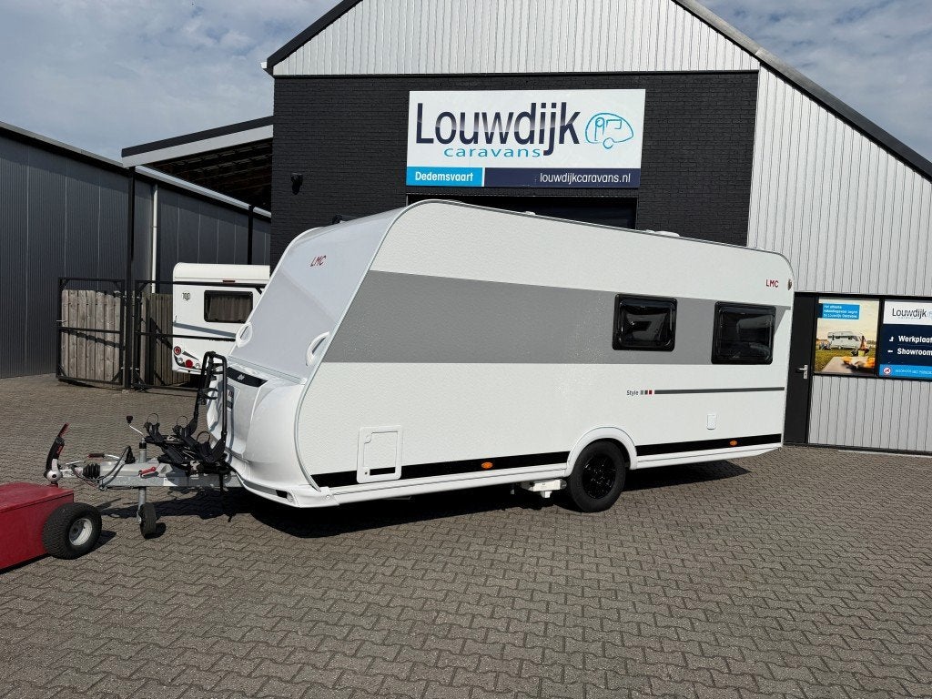 LMC Style 440 D ’24 (Full Option, Fransbed), Caravans en Kamperen, Caravans, Rondzit, Vast bed, Bedrijf, 6 tot 7 meter