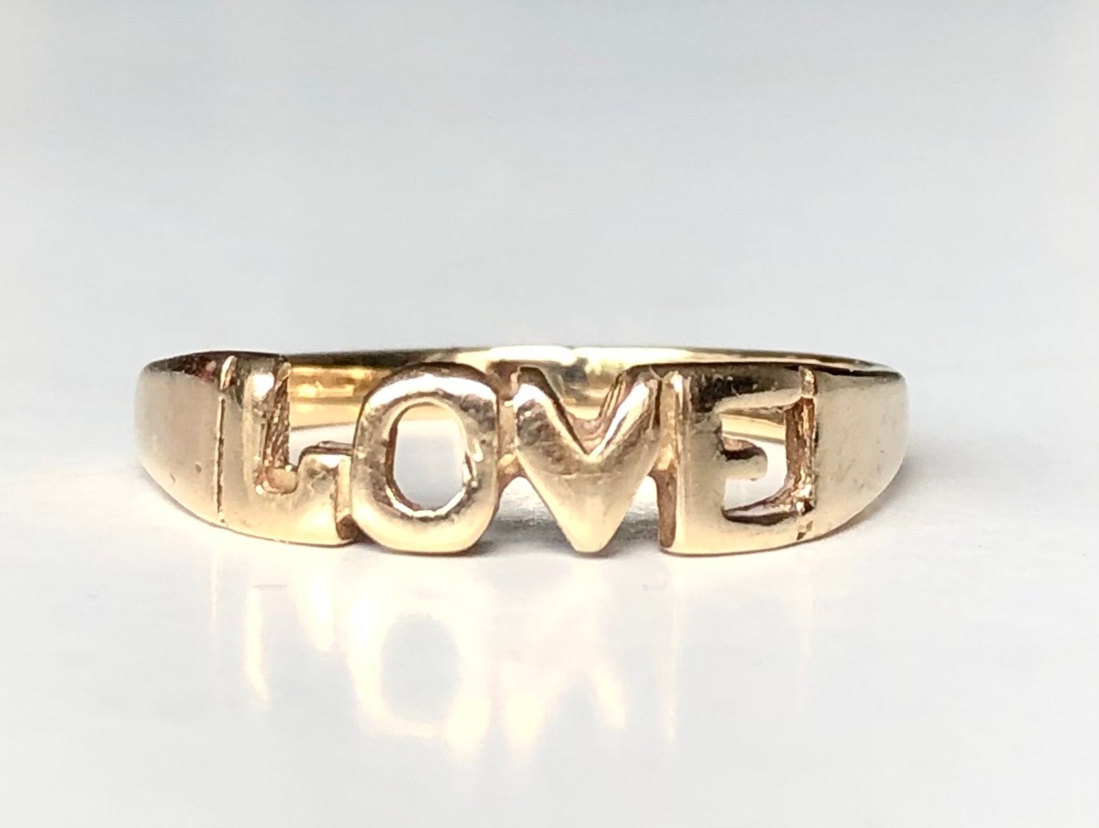 Vintage 9k gouden ring ‘LOVE’ maat 17,5, Ophalen of Verzenden, Zo goed als nieuw, 17 tot 18, Dame