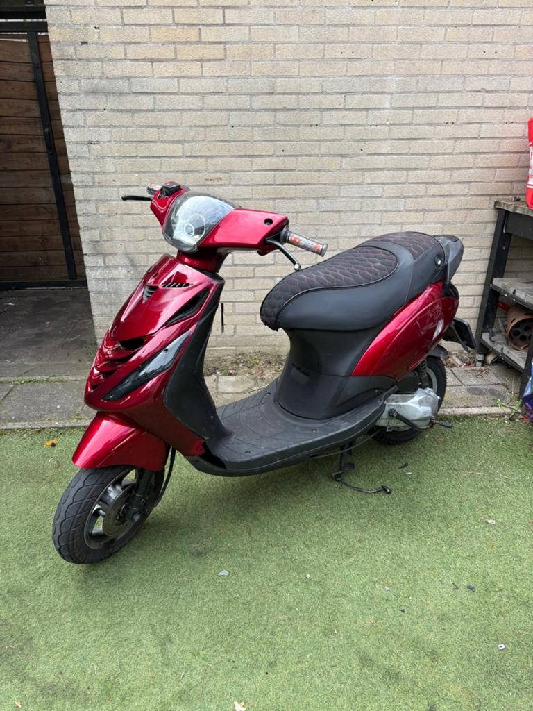 Zip 70cc nette staat, Fietsen en Brommers, Scooters | Piaggio, Zo goed als nieuw, Zip, Tweetakt, Ophalen of Verzenden