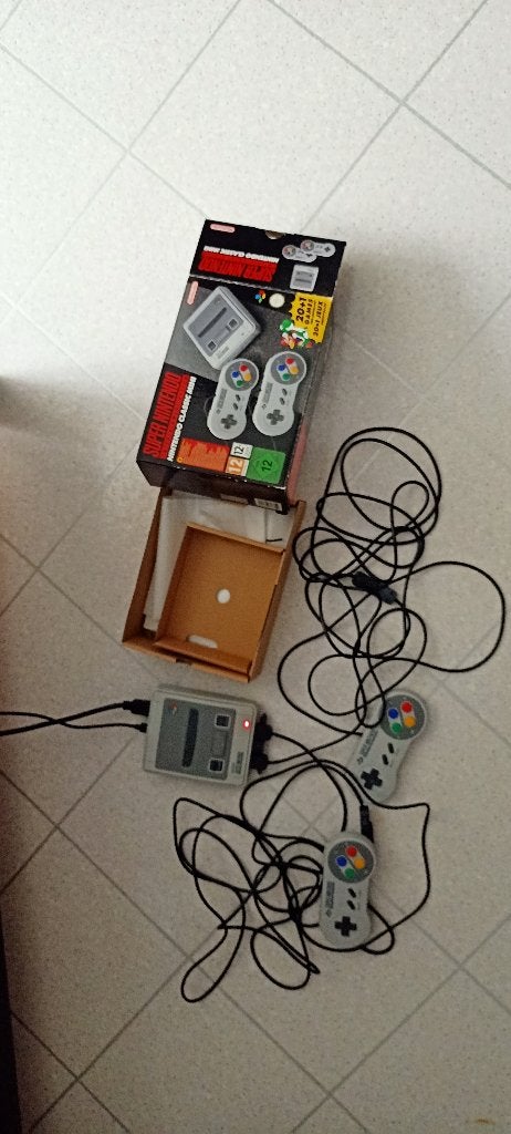 Super mini Nintendo, Ophalen, Zo goed als nieuw, Met 2 controllers, Met games