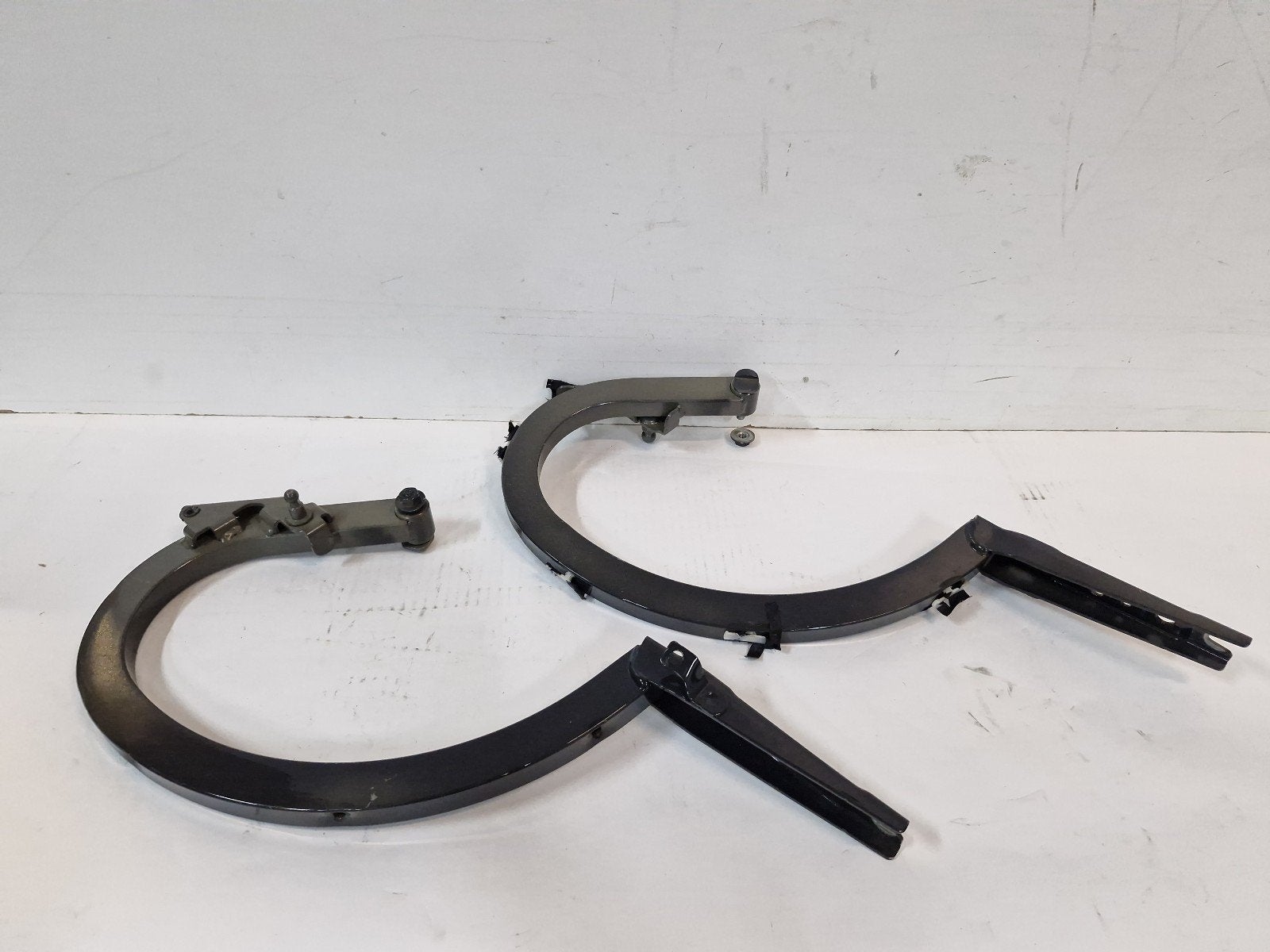 SCHARNIER BMW 3 serie (G20) (41007481967|41008494431), Gebruikt, BMW, Petuelring 130
80809  München, DE, Bayerische Motoren Werke AG