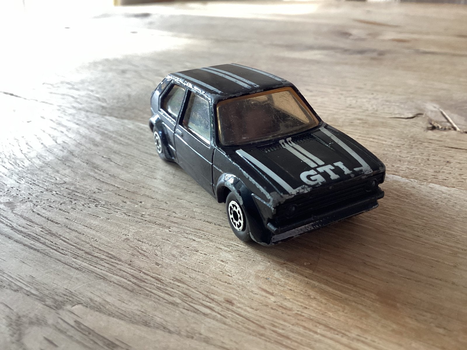 MC Toy VW Golf GTI Mk1 1:64 – jaren 80 – zwart, Ophalen of Verzenden, Gebruikt, Auto