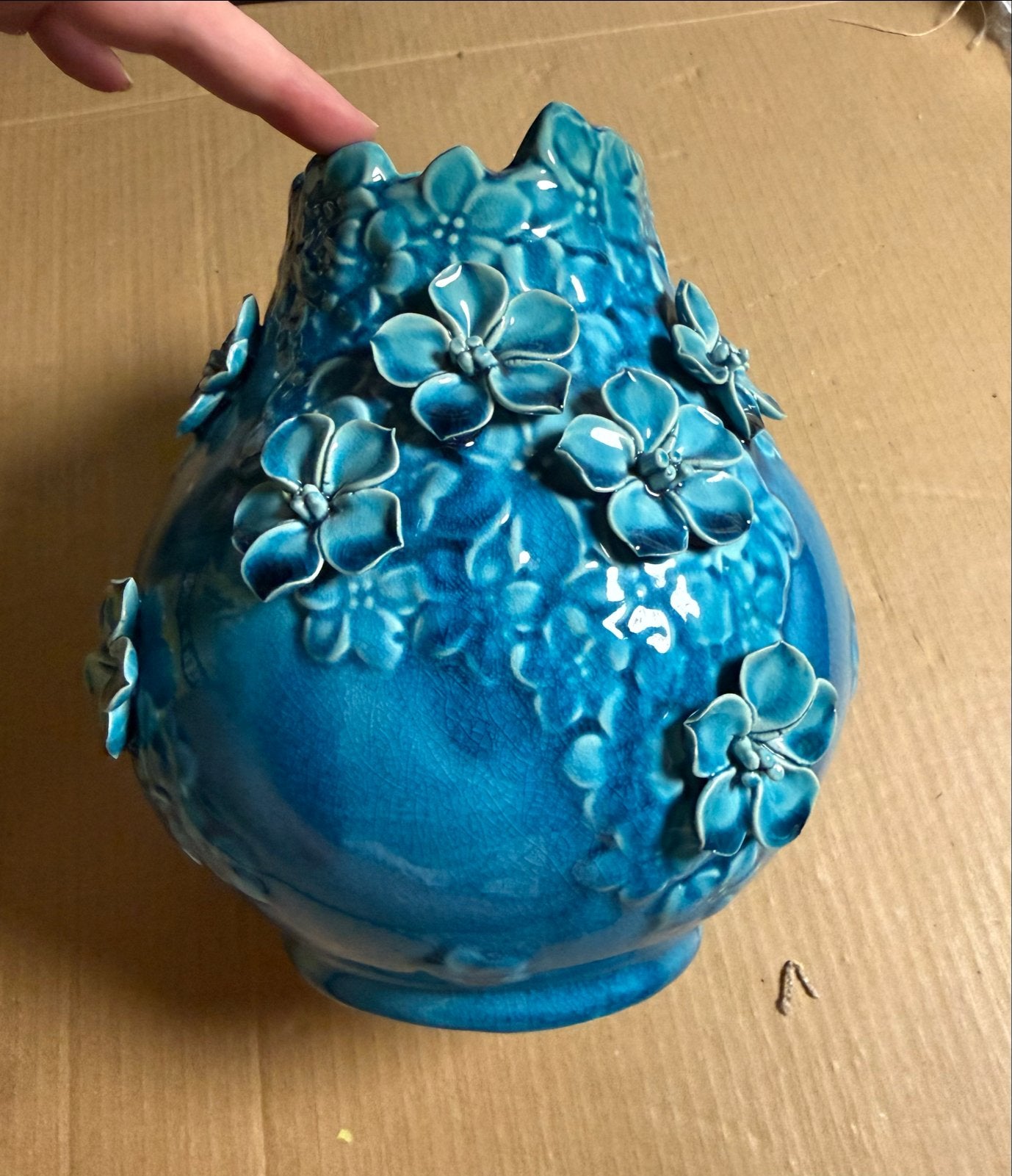 Vintage blauwe vaas met bloemen, turqoise, Ophalen of Verzenden