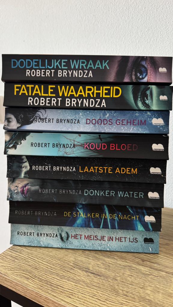 Robert Bryndza - Erika Foster complete serie, Ophalen of Verzenden, Zo goed als nieuw