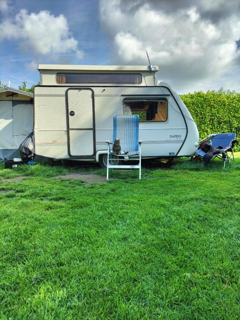 Caravan Rapido Club 32, met hefdak, onder 750 kilo, Caravans en Kamperen, Tot en met 2, Hefdak, Dwarsbed, 500 - 750 kg