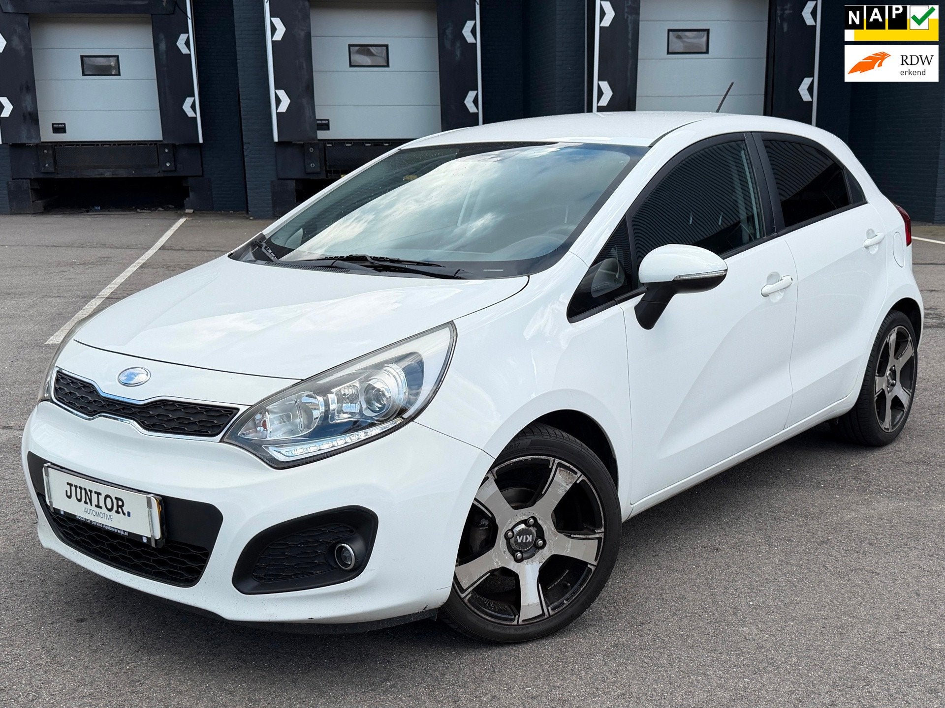 Kia Rio 1.2 CVVT Plus Pack NIEUWEAPK/CLIMA/NAVI/LMV, Euro 5, Zwart, 4 cilinders, Wit