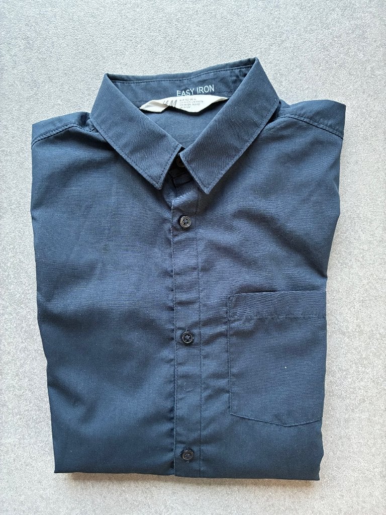 Jongens overhemd donkerblauw maat 134, H&M, Overhemd of Blouse, Ophalen of Verzenden, Zo goed als nieuw